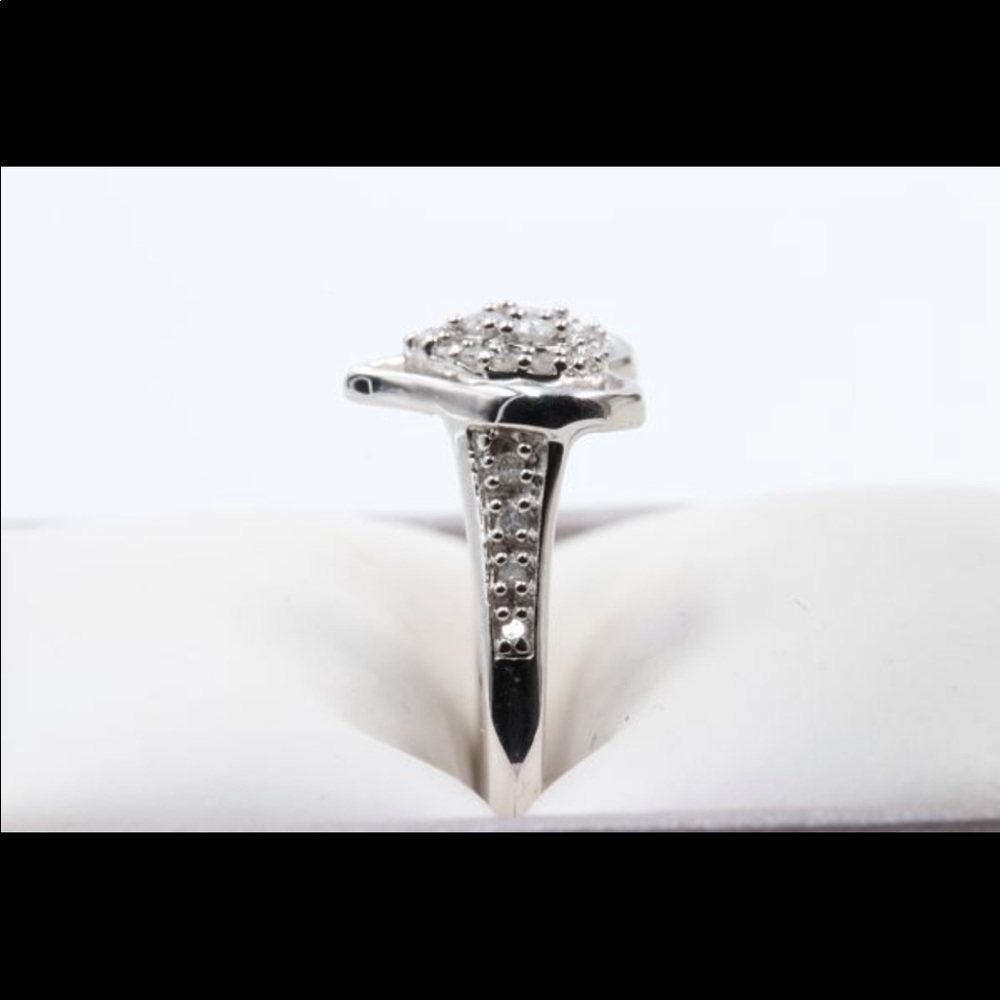 Beautiful 1/6 Carat Diamond Heart Silver Ring Sz 7 - Picture 6 of 8
